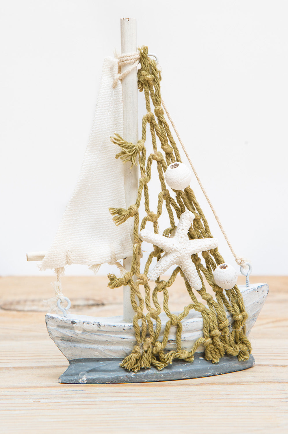 Kleines Deko Segelboot, grau