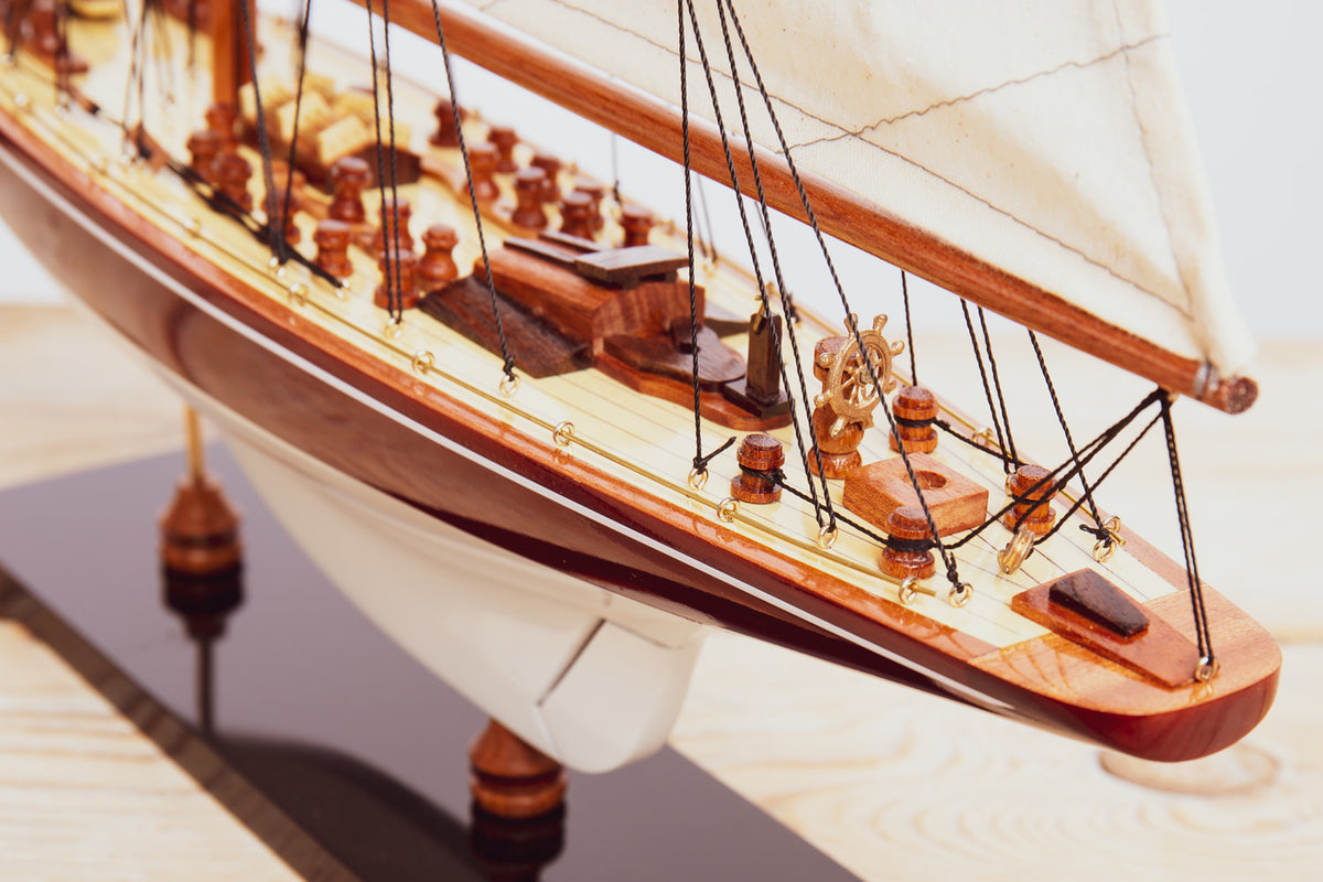 Endeavour Schiffsmodell klein
