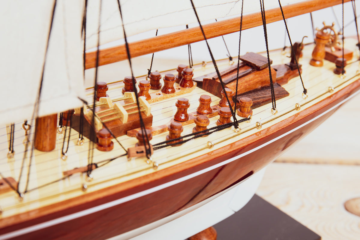 Endeavour Schiffsmodell klein