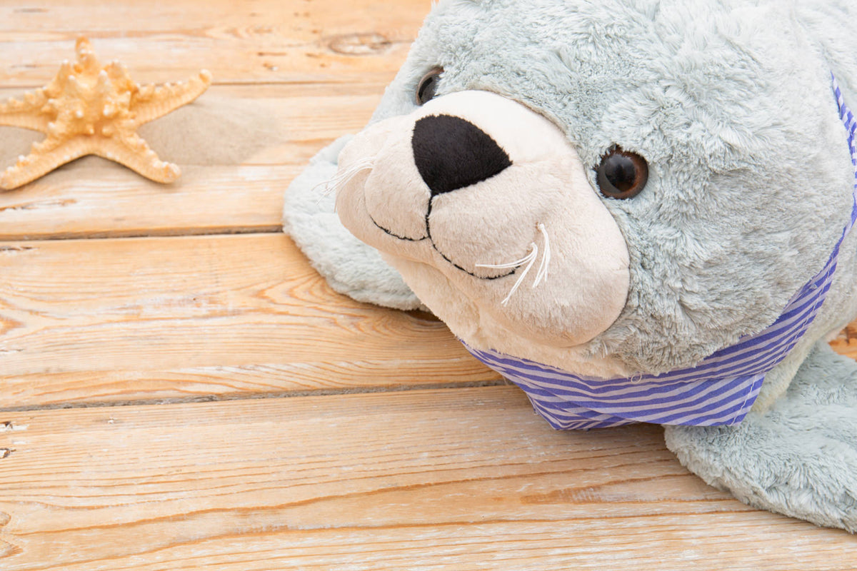 Großer Plüsch Seehund grau