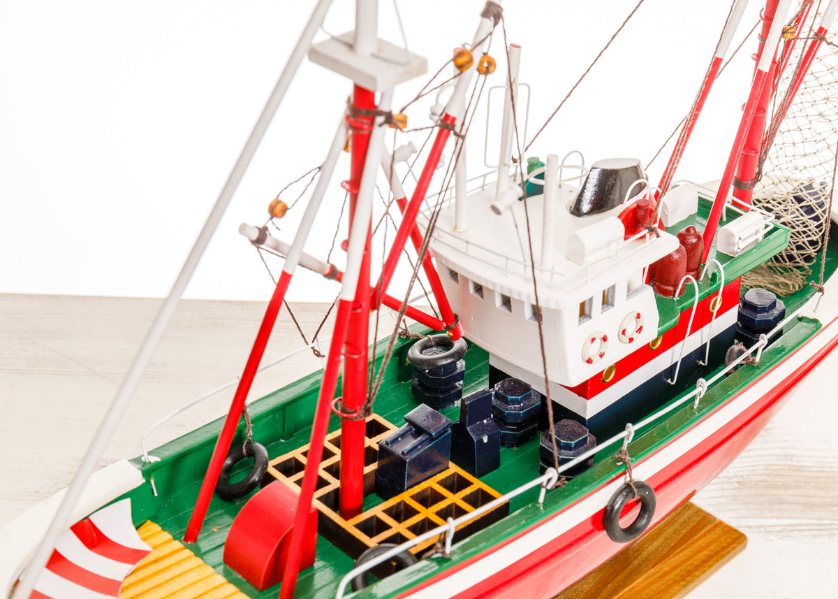 Modell Fischkutter schwarz rot