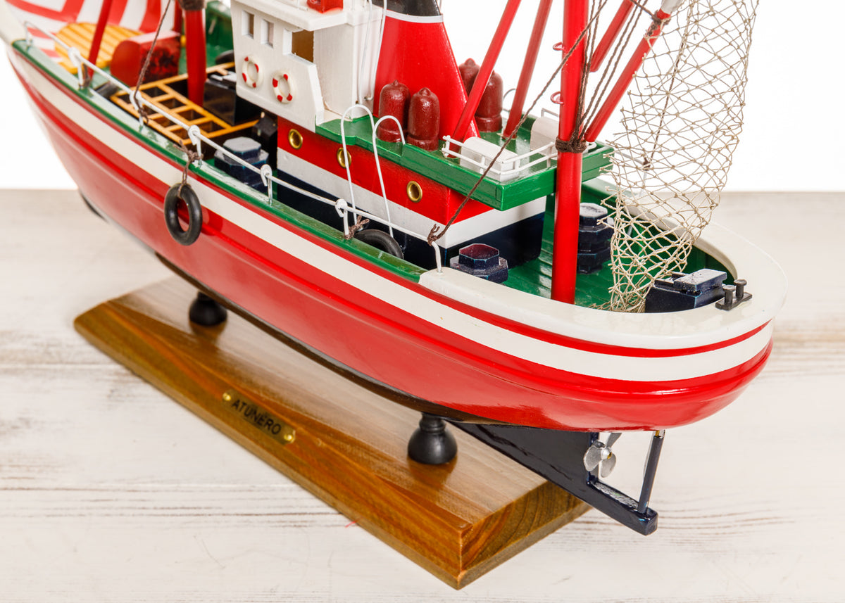 Modell Fischkutter schwarz rot