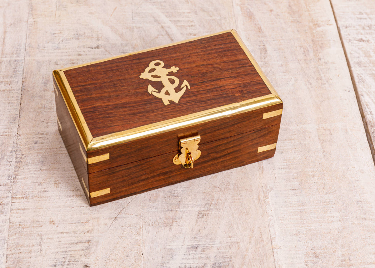 Holzbox mit Messingverzierung 14cm