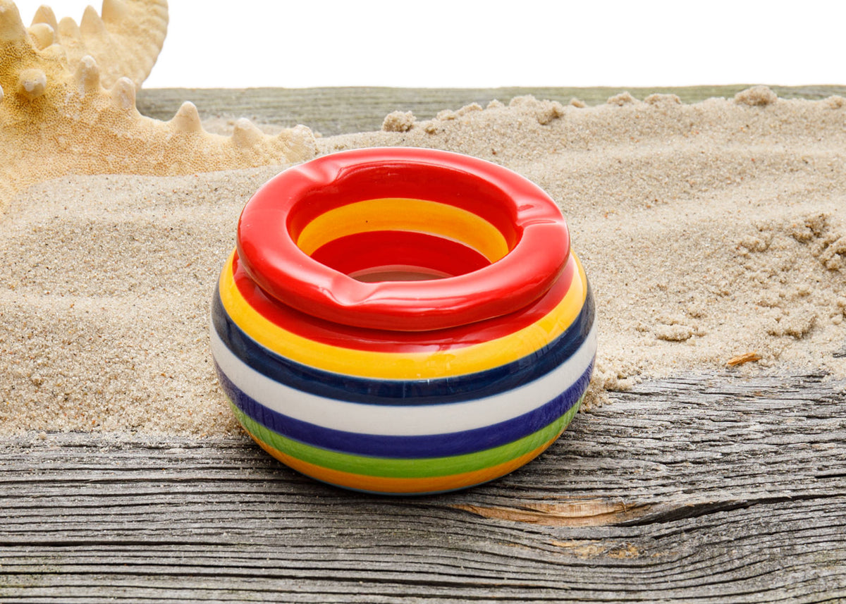 Kleiner Aschenbecher gestreift