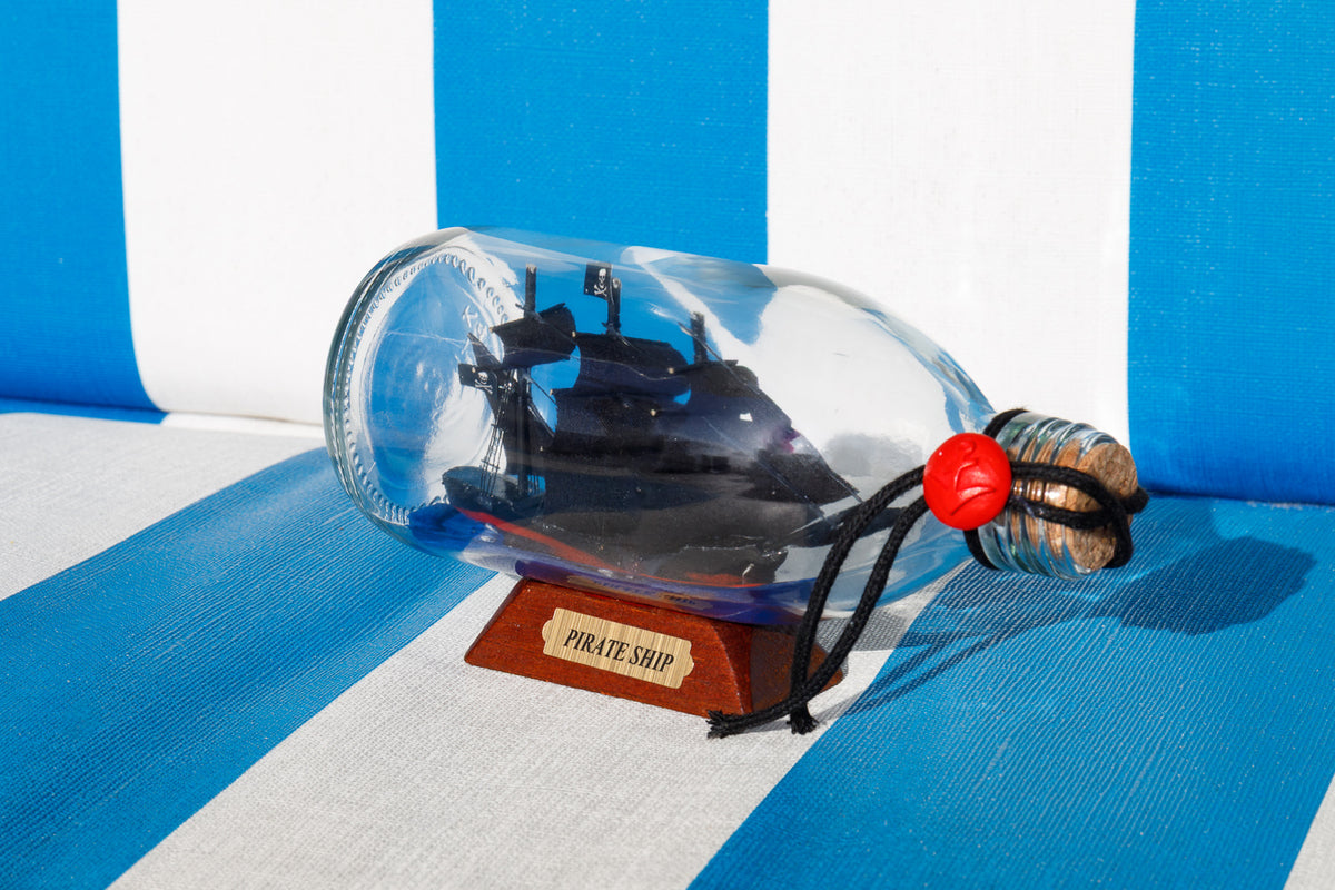 Piratenschiff in der Flasche