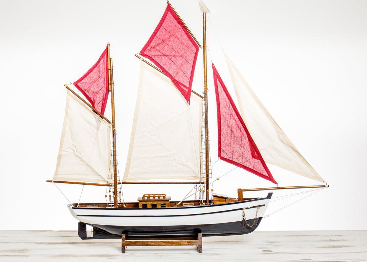 Segelyacht Holz mit Stoffsegel