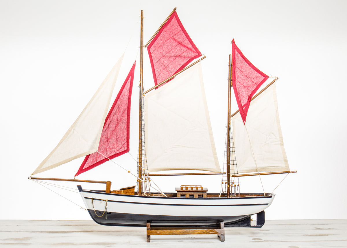 Segelyacht Holz mit Stoffsegel