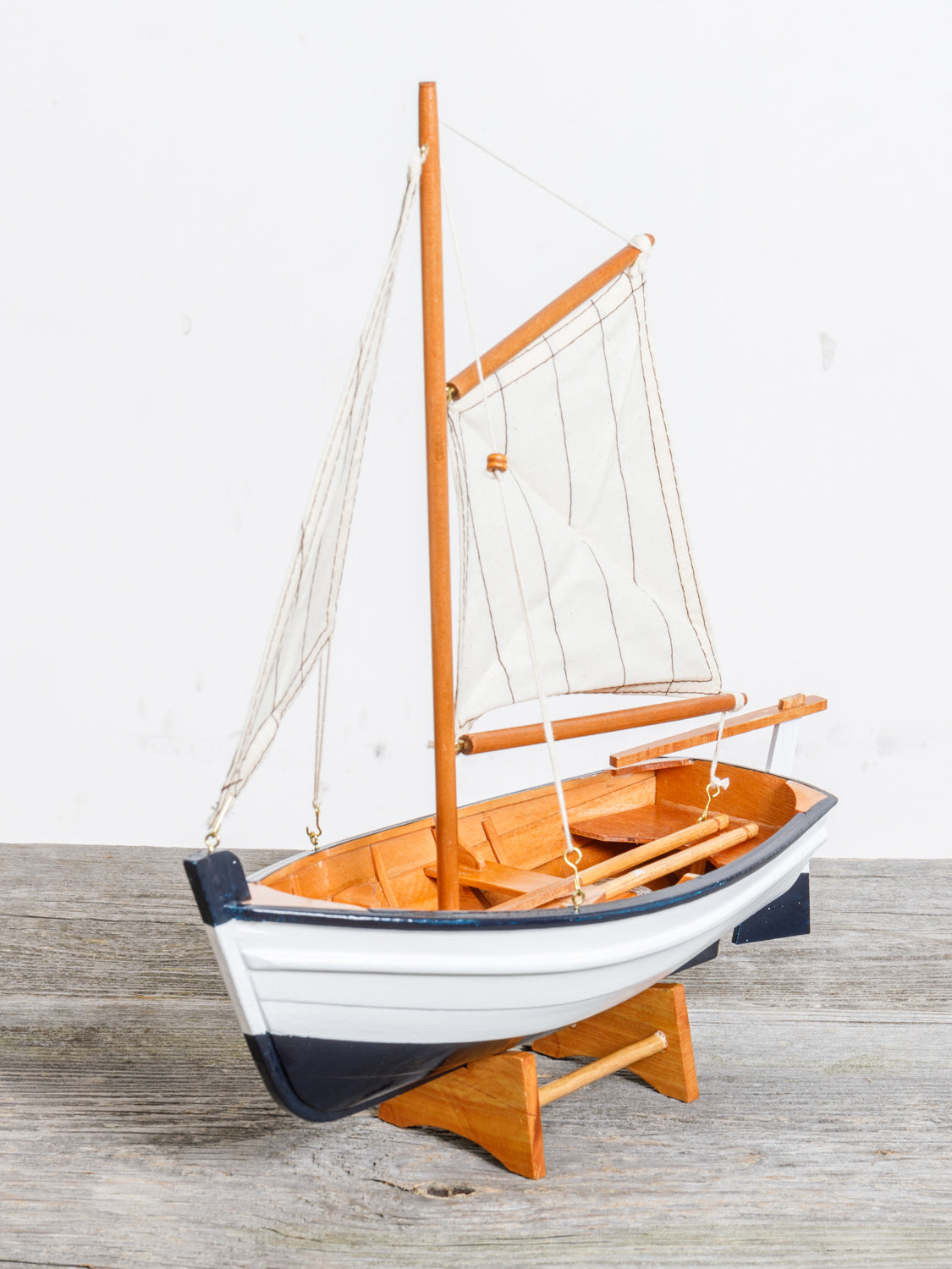 Fischerboot zur Dekoration aus Holz