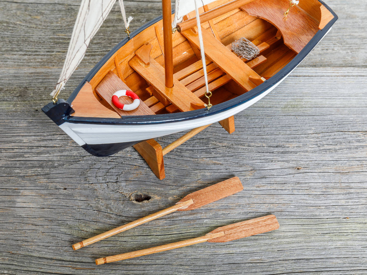 Fischerboot zur Dekoration aus Holz