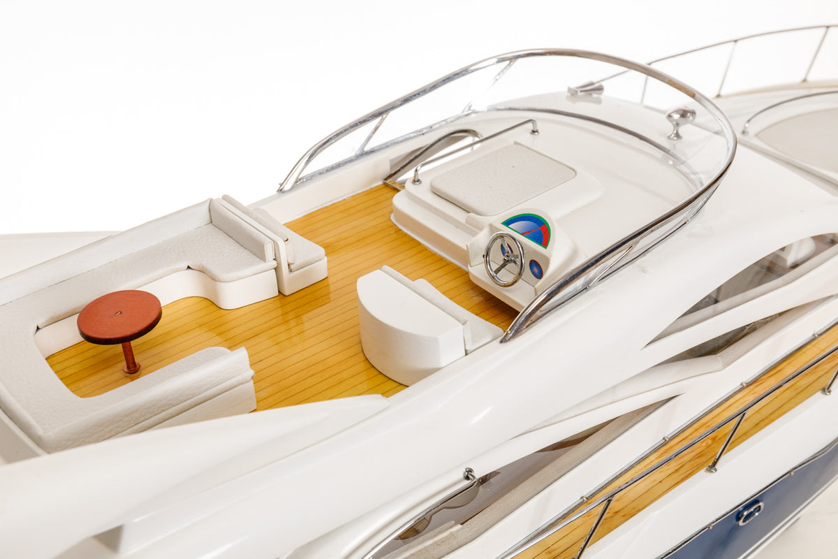 Model Motoryacht groß