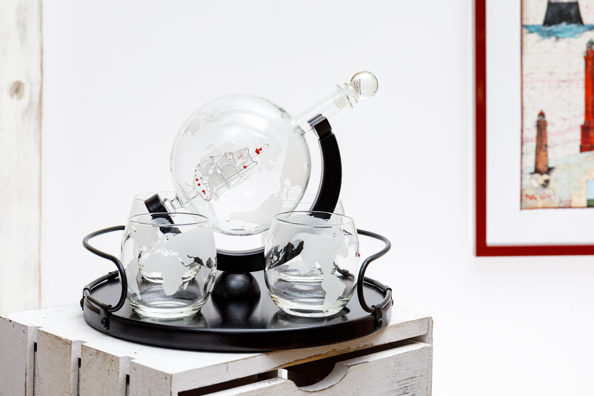 Schnaps Karaffe Globus Gläsern