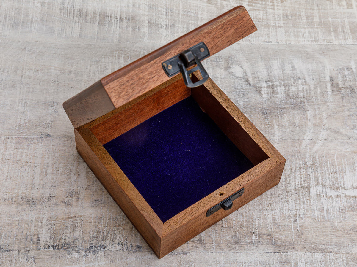 Holzbox mit Anker Gravur