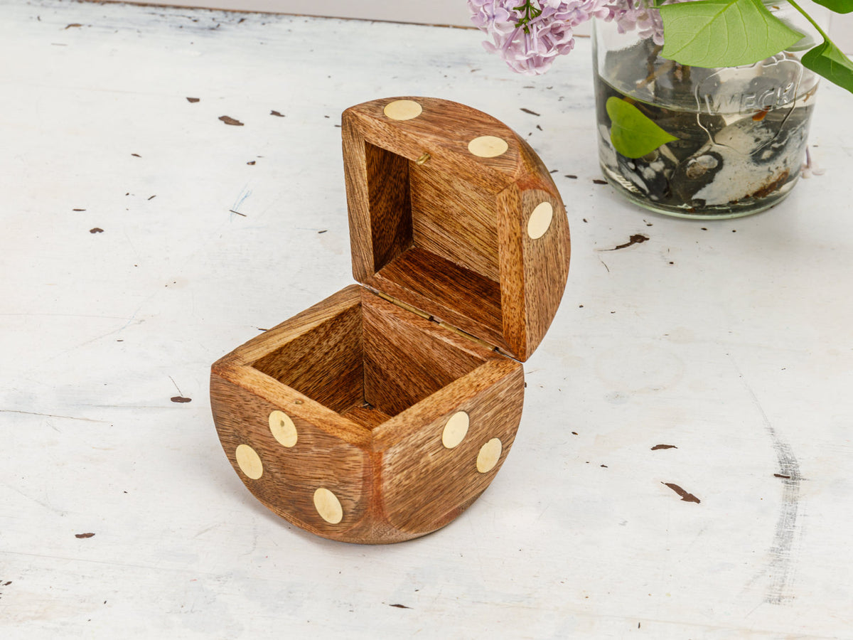 Würfelspiel in Holzbox