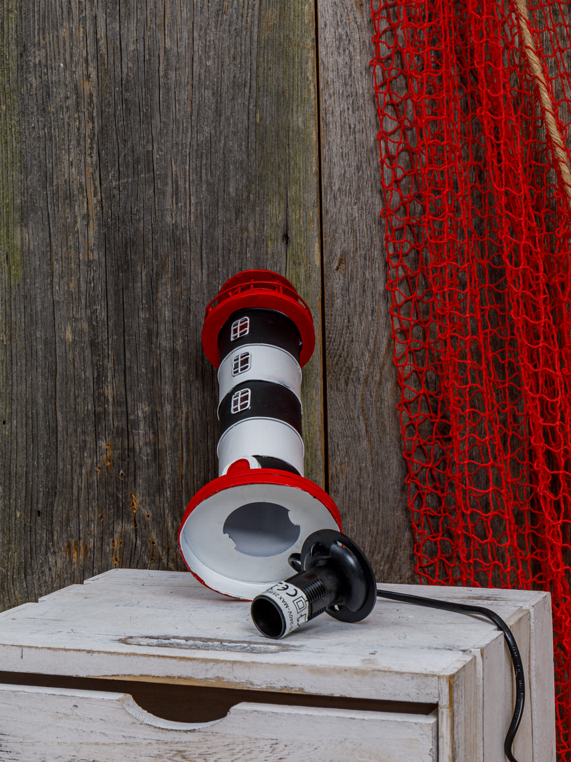 Leuchtturm Strom rot weiß schwarz