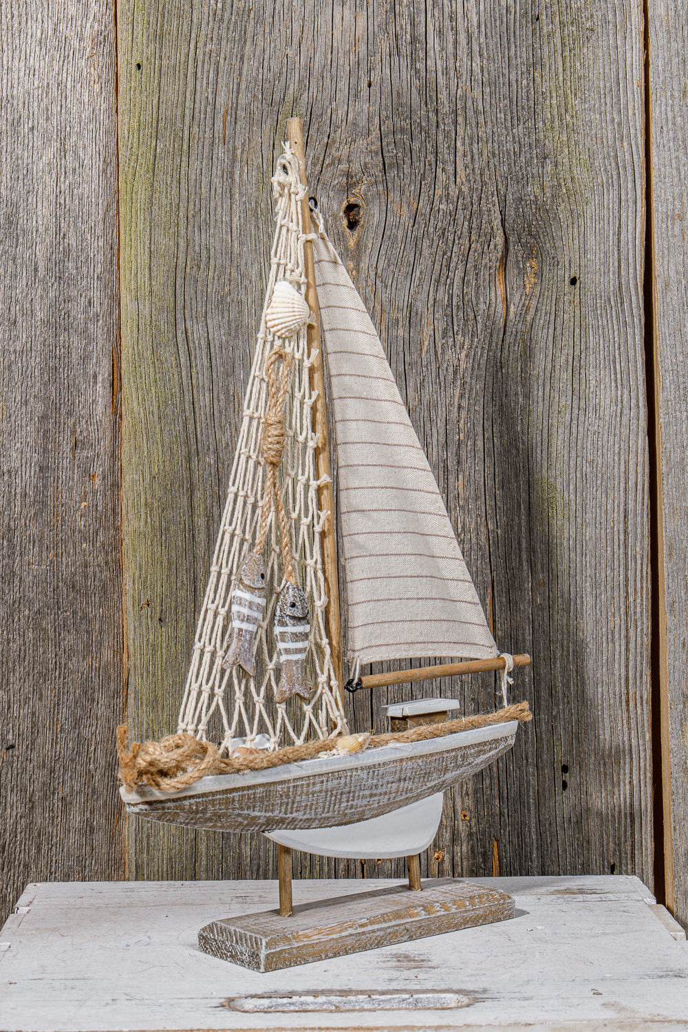 Weißes Dekosegelboot Holz