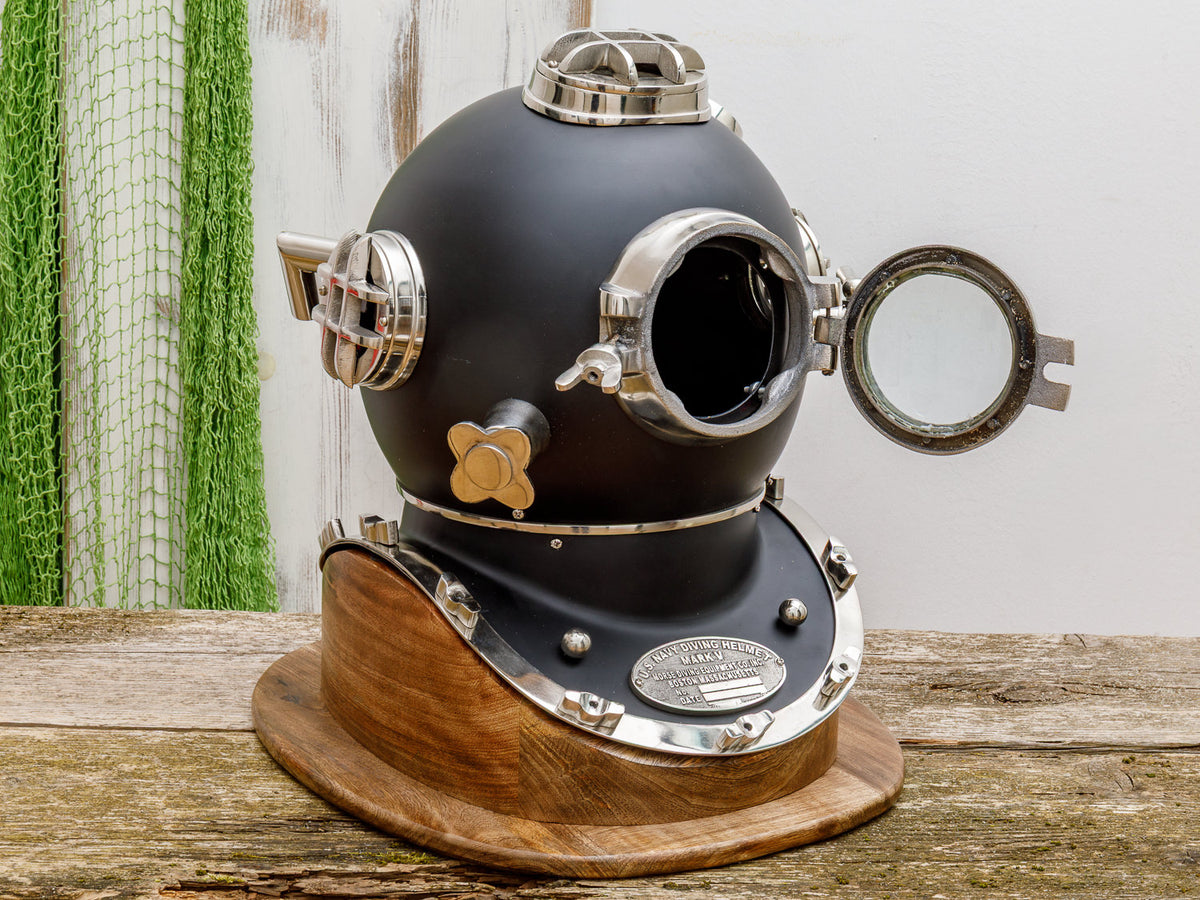 Alter Taucherhelm Dekoration schwarz