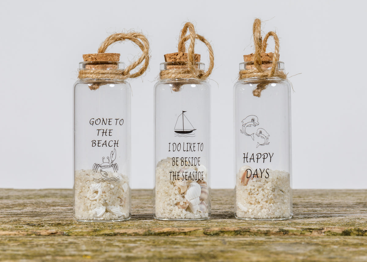 Fläschchen mit Natursand und Muscheln