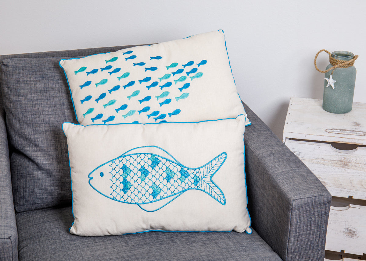 Kissenpaar weiß mit blauem Fischmotiv