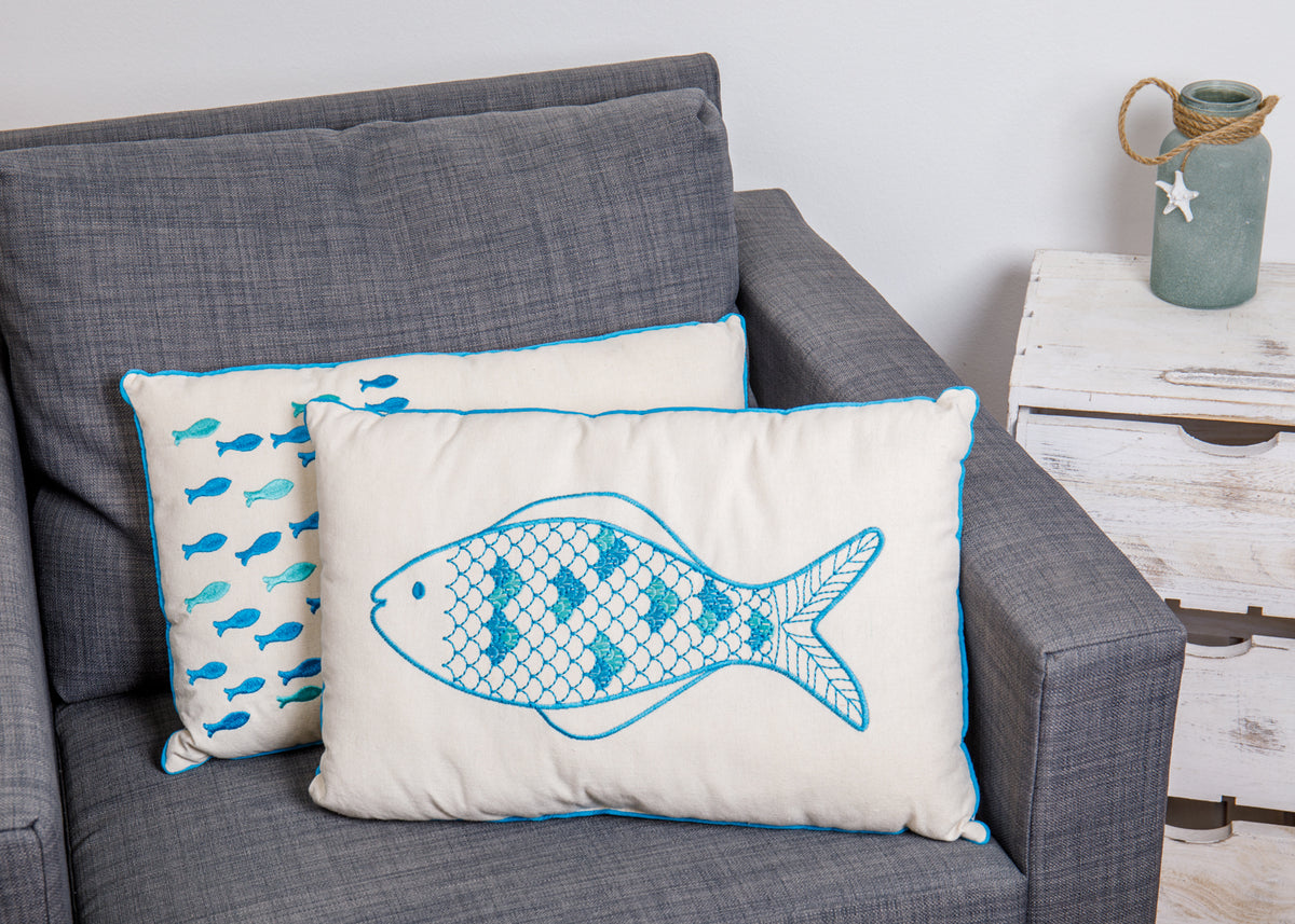 Kissenpaar weiß mit blauem Fischmotiv