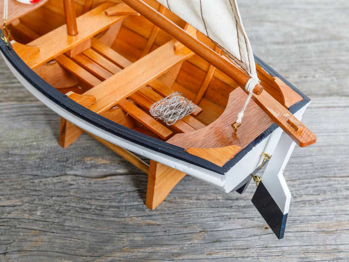 Fischerboot zur Dekoration aus Holz