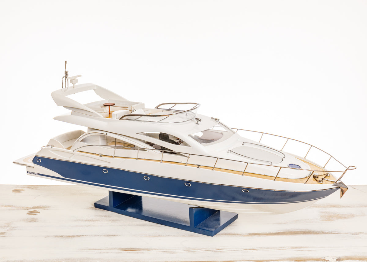 Model Motoryacht groß