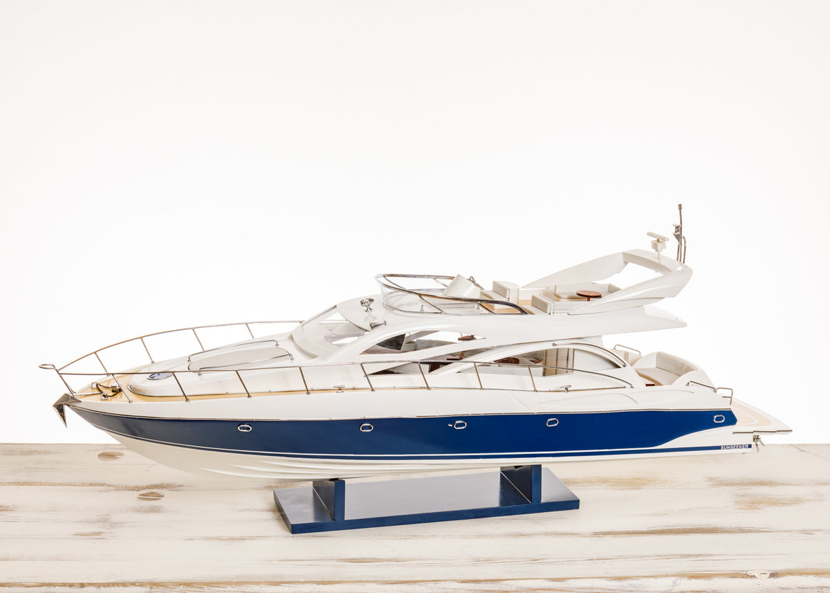 Model Motoryacht groß