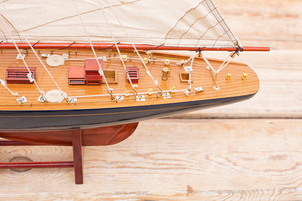 Yachtmodell Endeavour